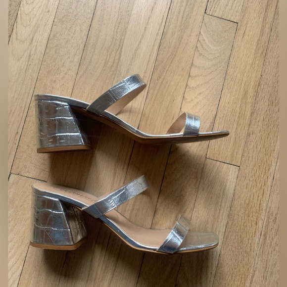 L’INTERVALLE silver block heel sandals size 38 - Picture 2 of 3